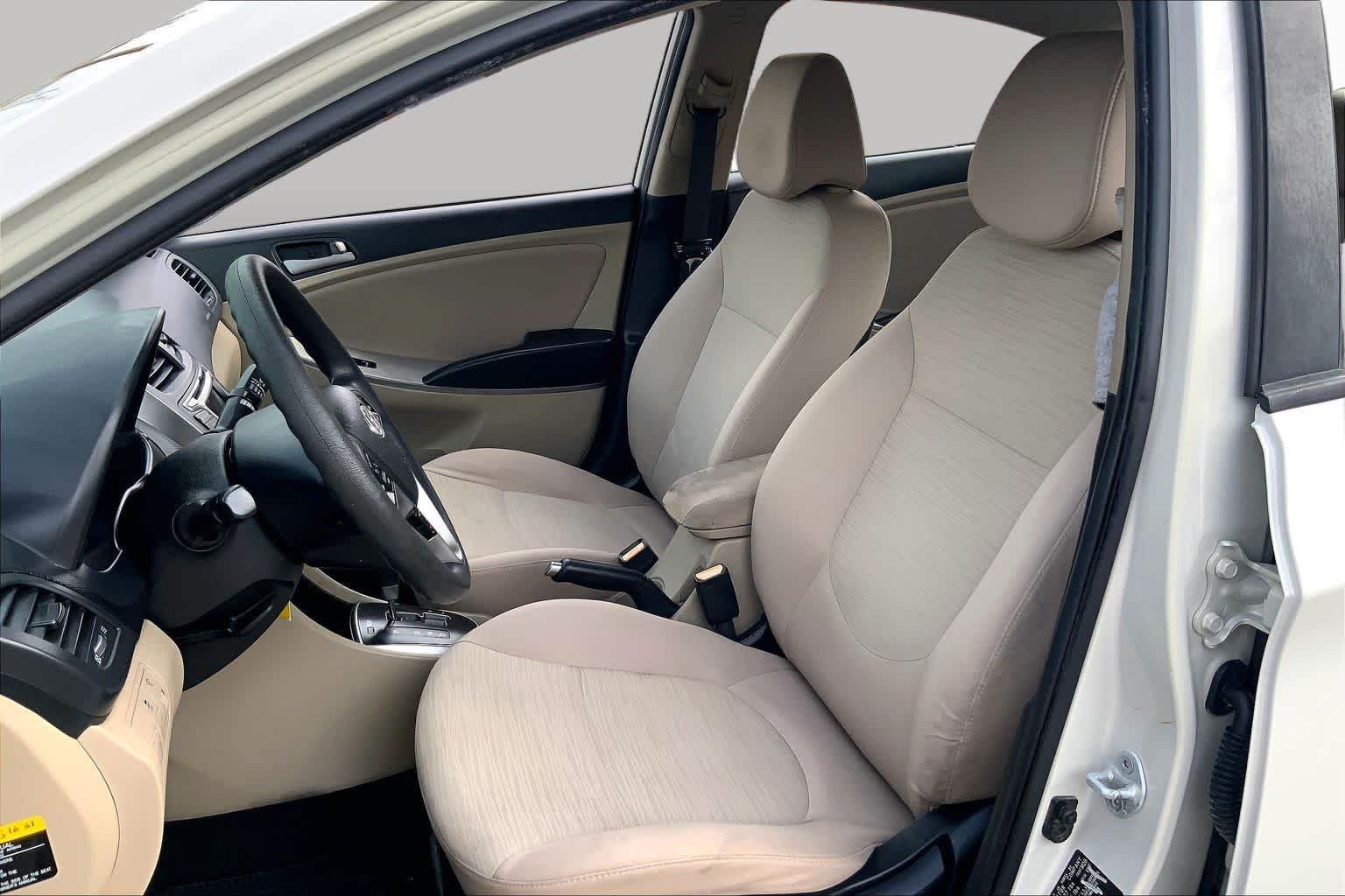 Used 2016 Misty Beige Metallic Hyundai SE image 7