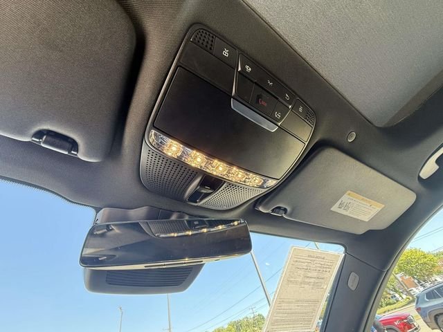 Used 2022  Mercedes-Benz GLC 300 image 4