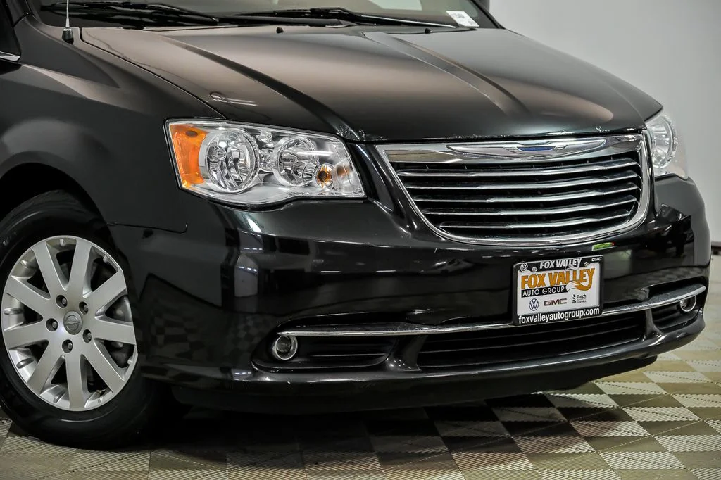 Used 2015 Chrysler Town & Country Touring with VIN 2C4RC1BG4FR698366 for sale in St. Charles, IL