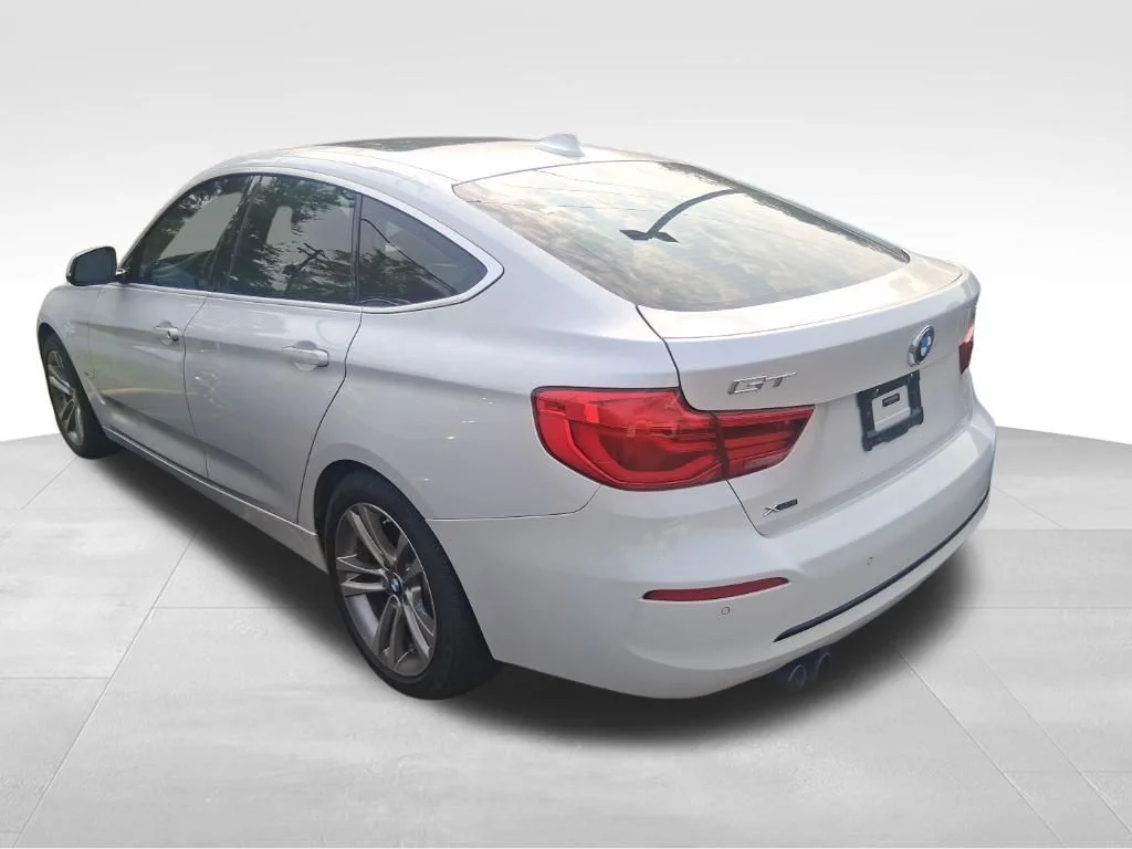 Used 2018 White BMW 330 Gran Turismo i xDrive image 5