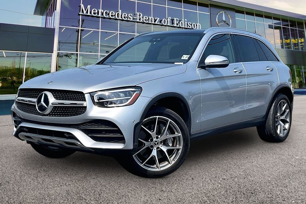 Certified Used 2022  Mercedes-Benz GLC 300 image 3