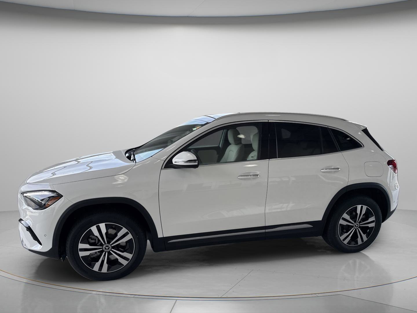 New 2026 Polar White Mercedes-Benz GLA 250 image 2