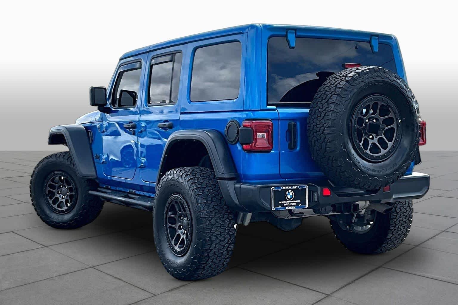 Used 2022 Hydro Blue Pearlcoat Jeep Unlimited High Tide image 11