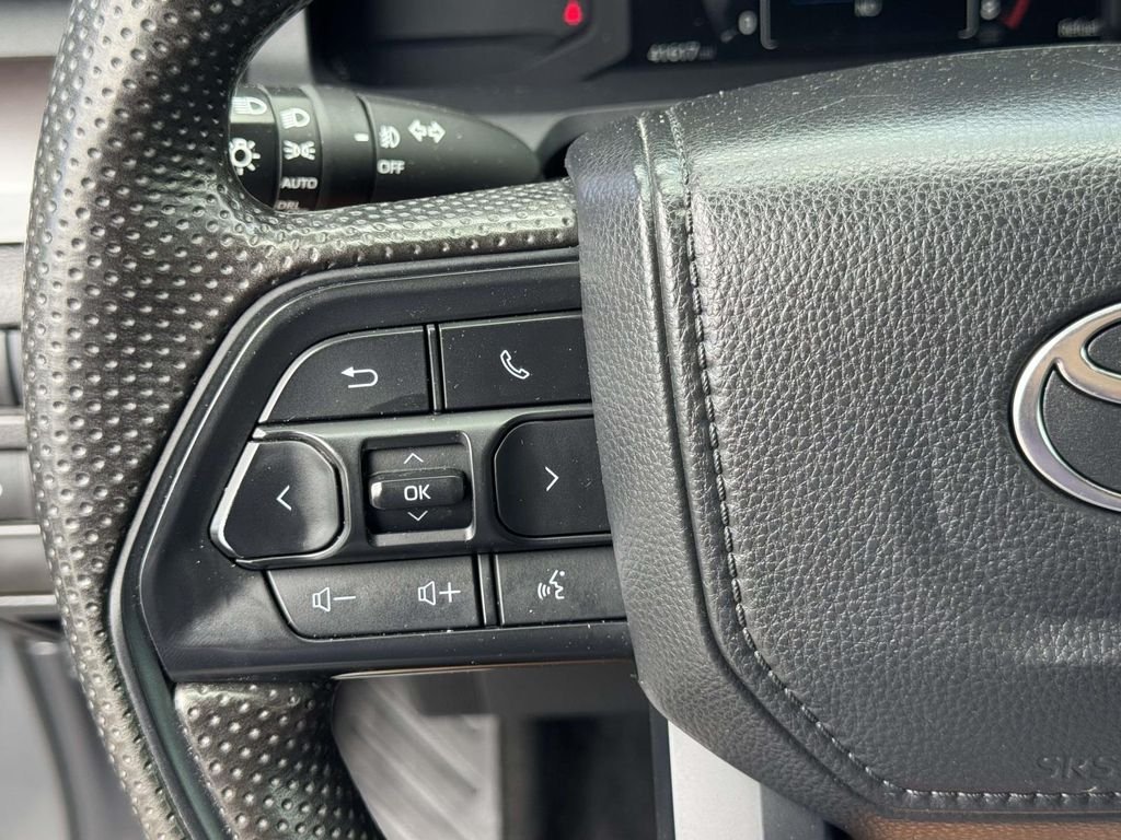 Used 2025  Toyota SR5 image 11