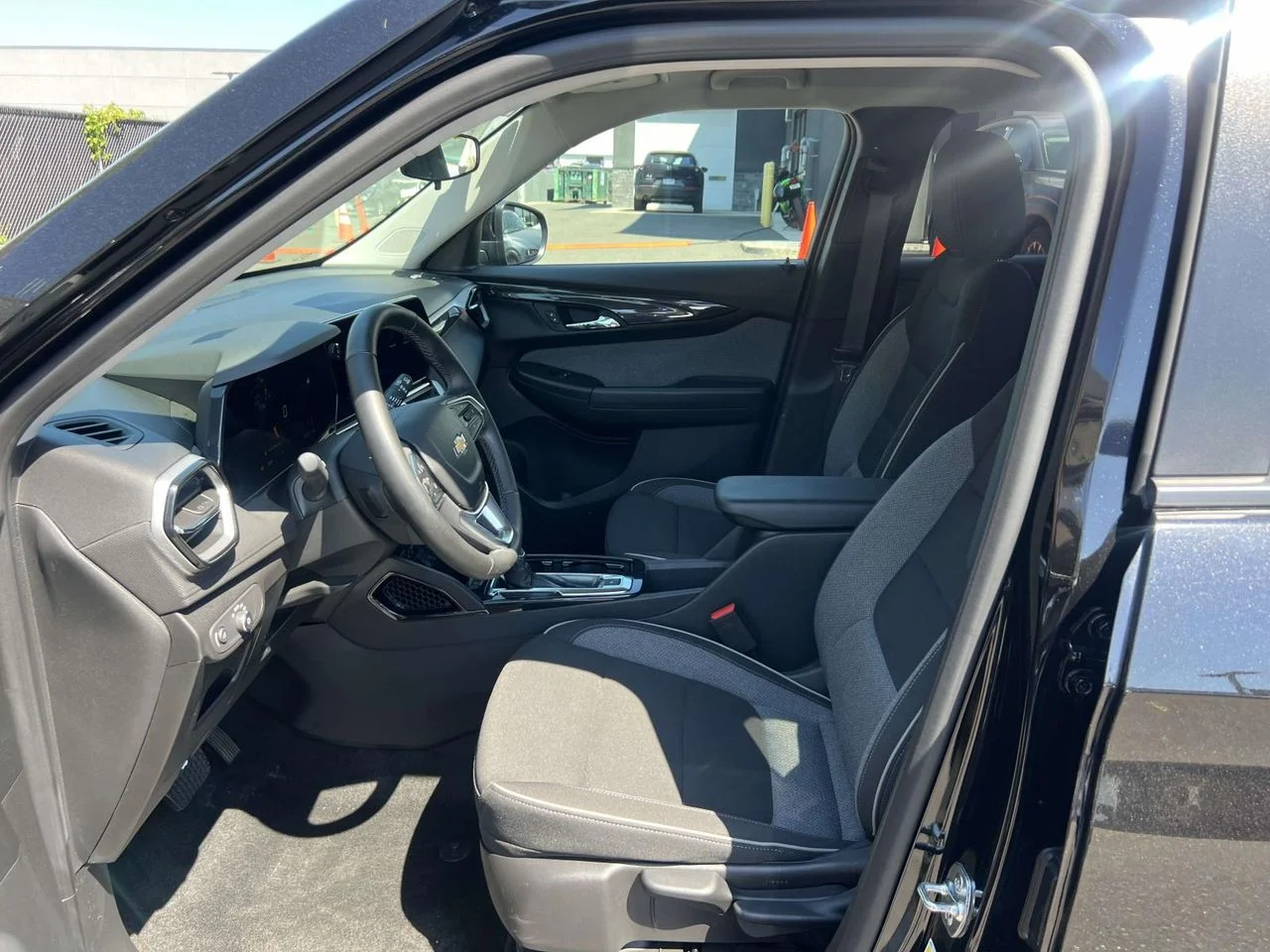 Used 2025 Mosaic Black Metallic Chevrolet FWD LT image 20