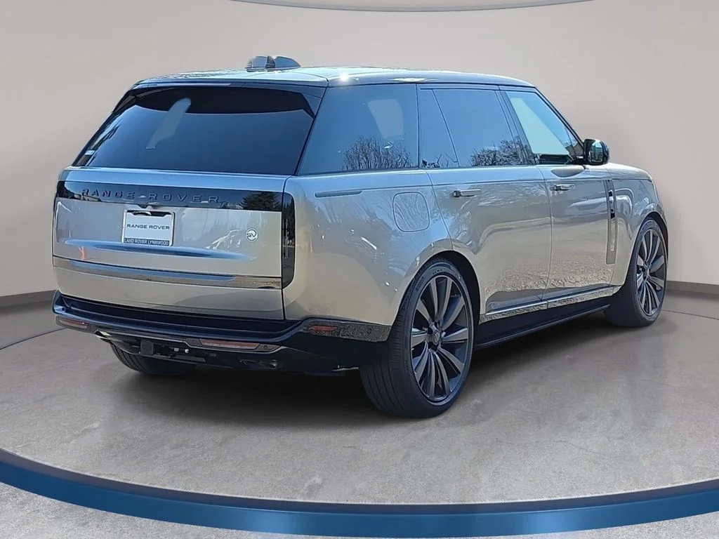 New 2026 Flux Silver Ultra Mettalic Gloss LAND ROVER SV Signature Suite image 5