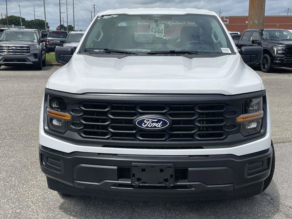 New 2026 Oxford White Ford XL image 8