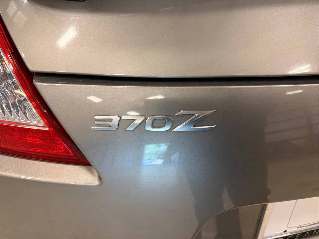 Used 2009 Gray Nissan Touring image 22