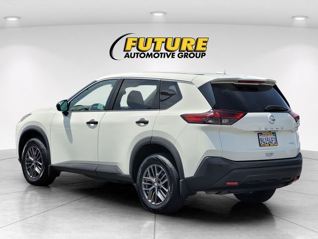 Used 2021 White Nissan S image 7