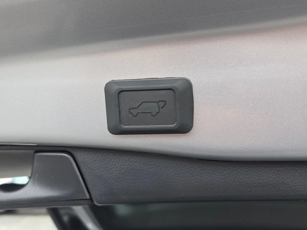 Used 2023 Silver Toyota XLE image 18