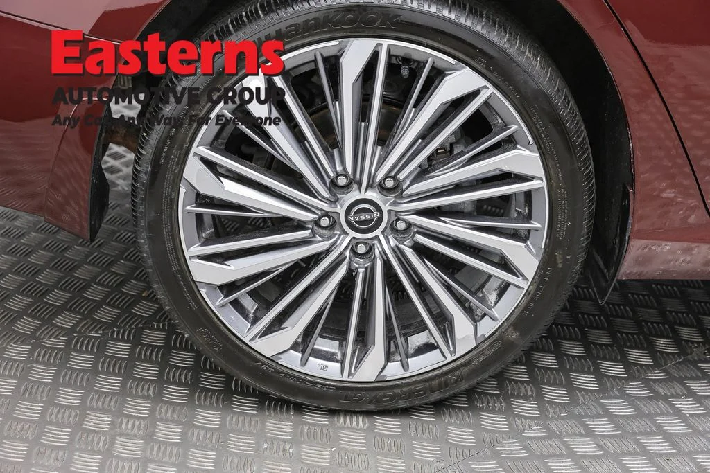 Used 2024 Red Nissan 2.5 SL image 30