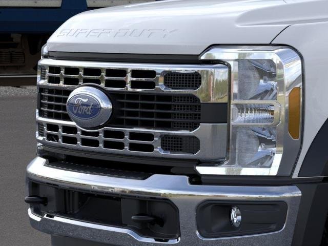 New 2026 Oxford White FORD F-550® XL image 39