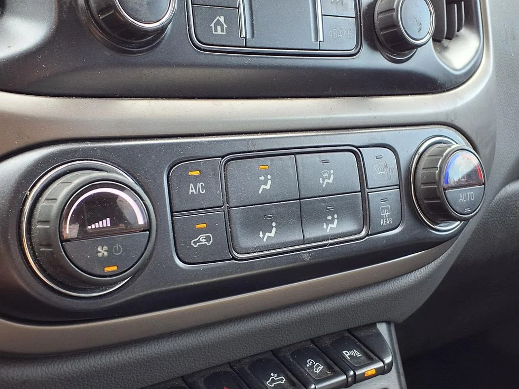 Used 2019 Red Chevrolet Z71 image 24