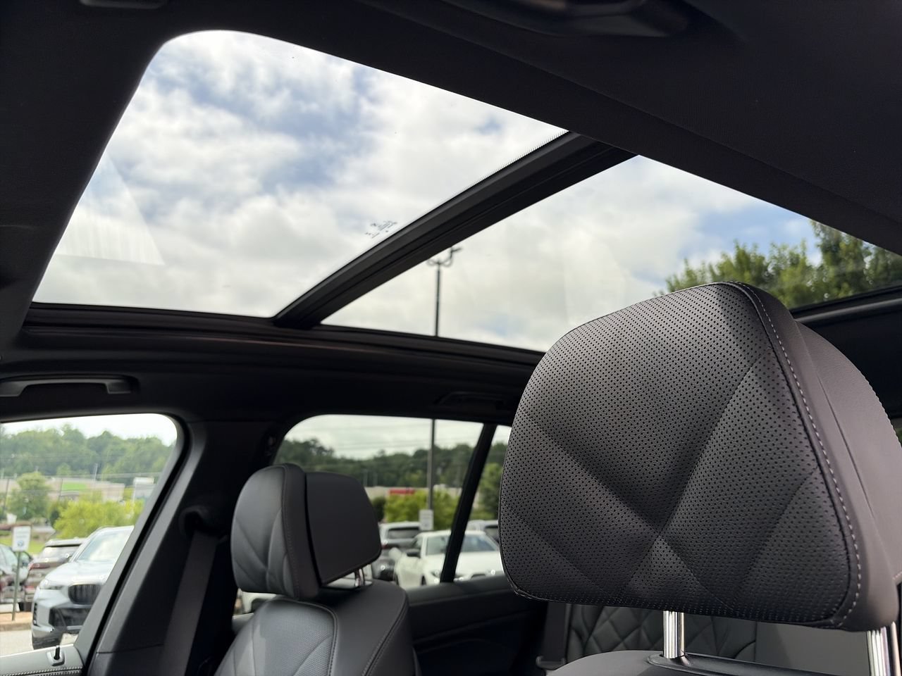 New 2026 Black Sapphire Metallic BMW xDrive40i image 30