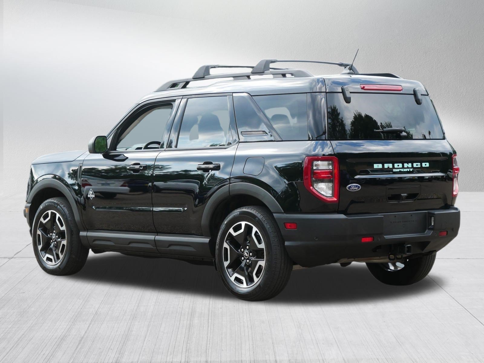 Used 2022 Shadow Black Ford Outer Banks image 5