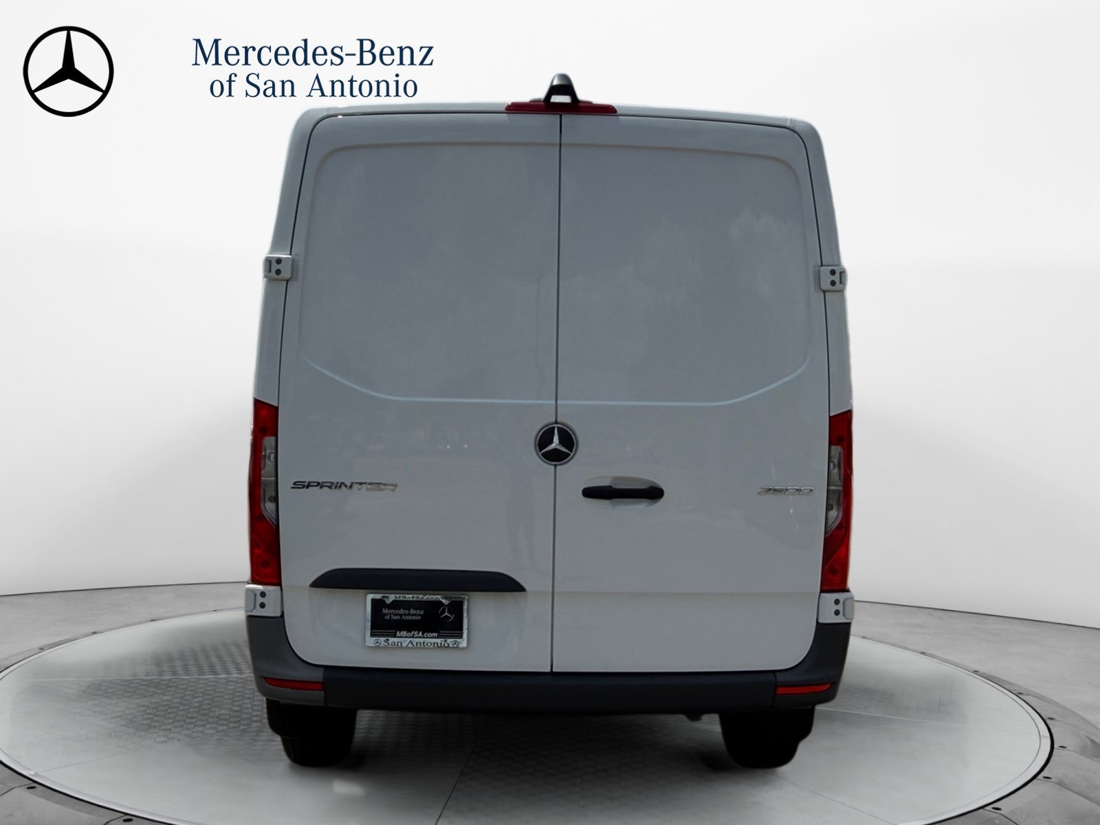 Used 2025  Mercedes-Benz  image 6