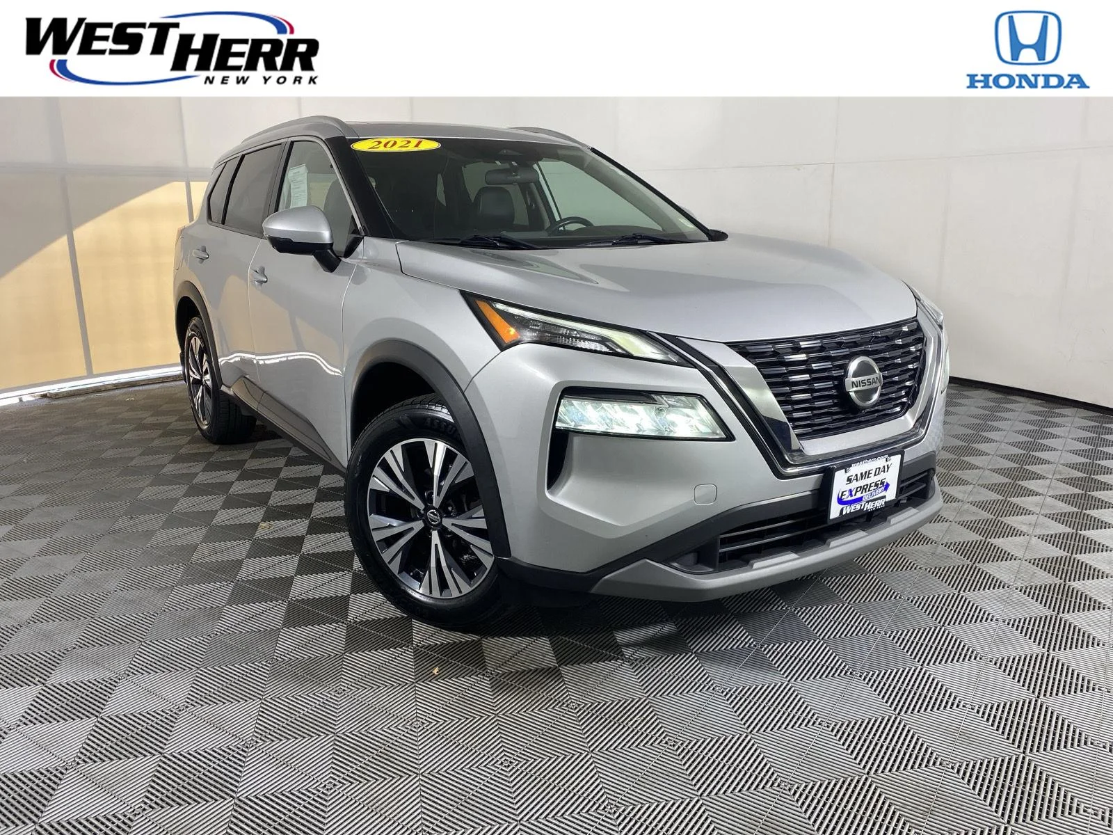Used 2021 Brilliant Silver Metallic Nissan SV image 1