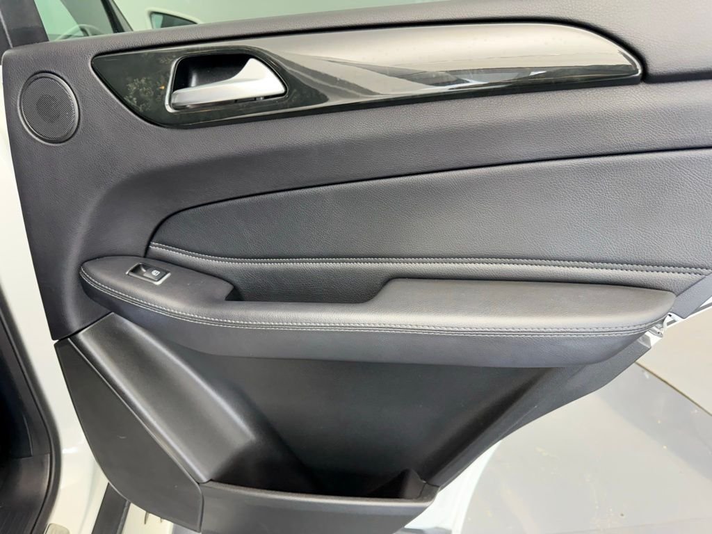 Used 2019 White Mercedes-Benz GLE 400 image 73