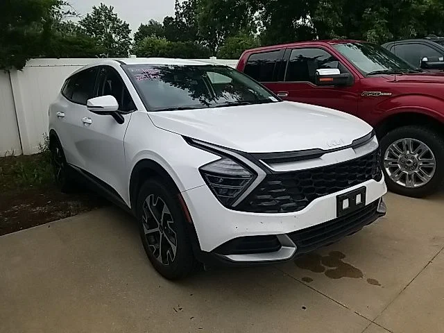 Used 2025 White Kia EX image 1