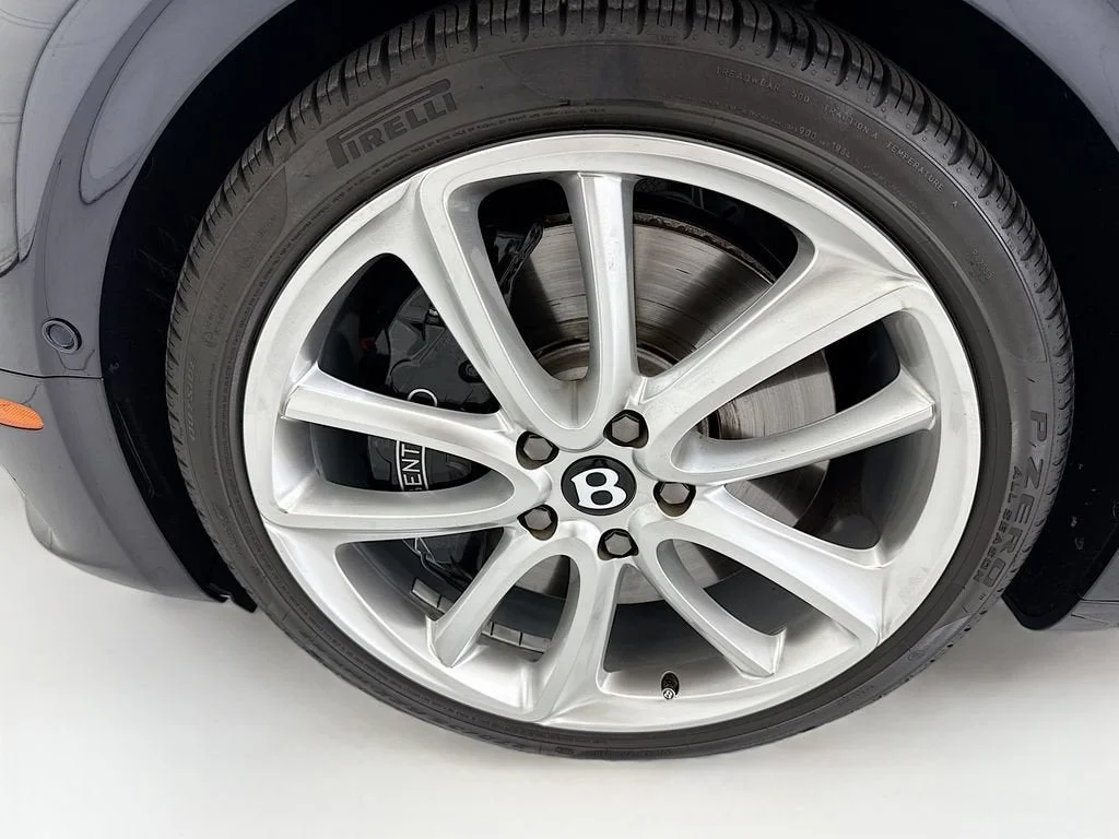 Used 2021  Bentley V8 image 34