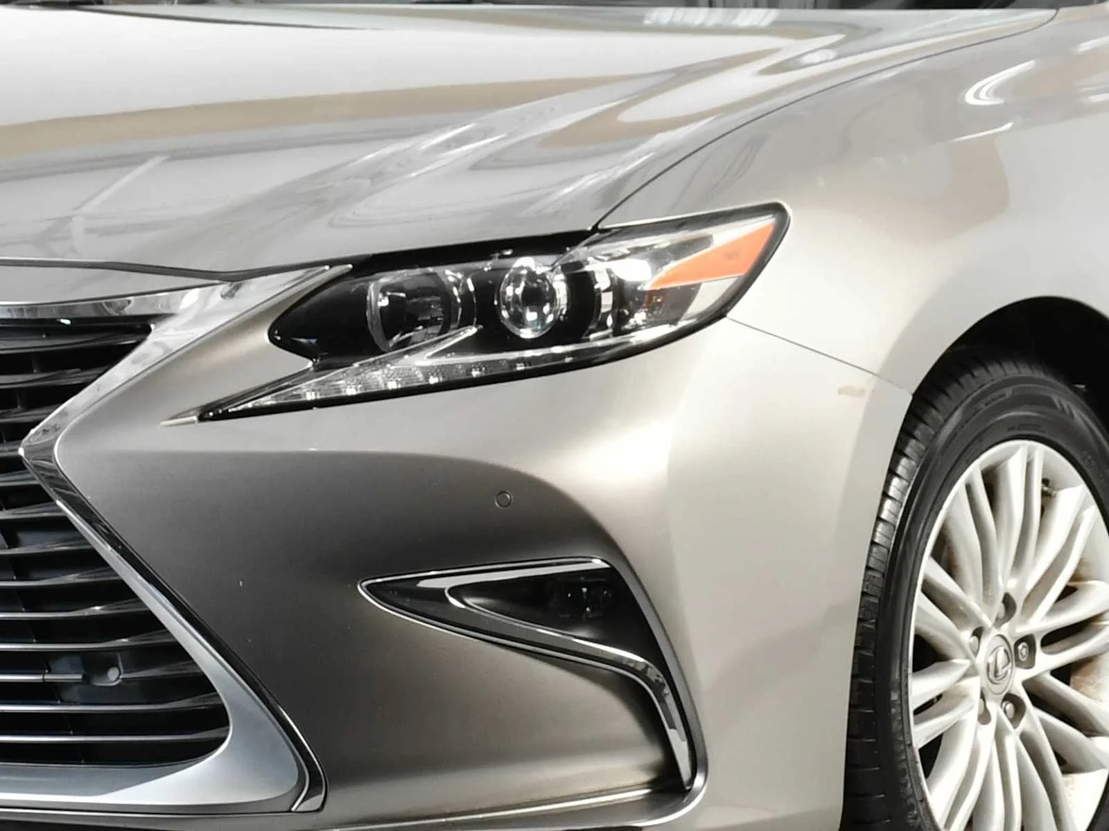 Used 2017 Atomic Silver Lexus  image 11