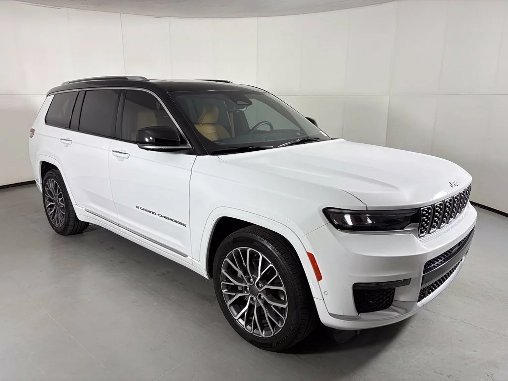 Used 2023 White Jeep Summit image 2