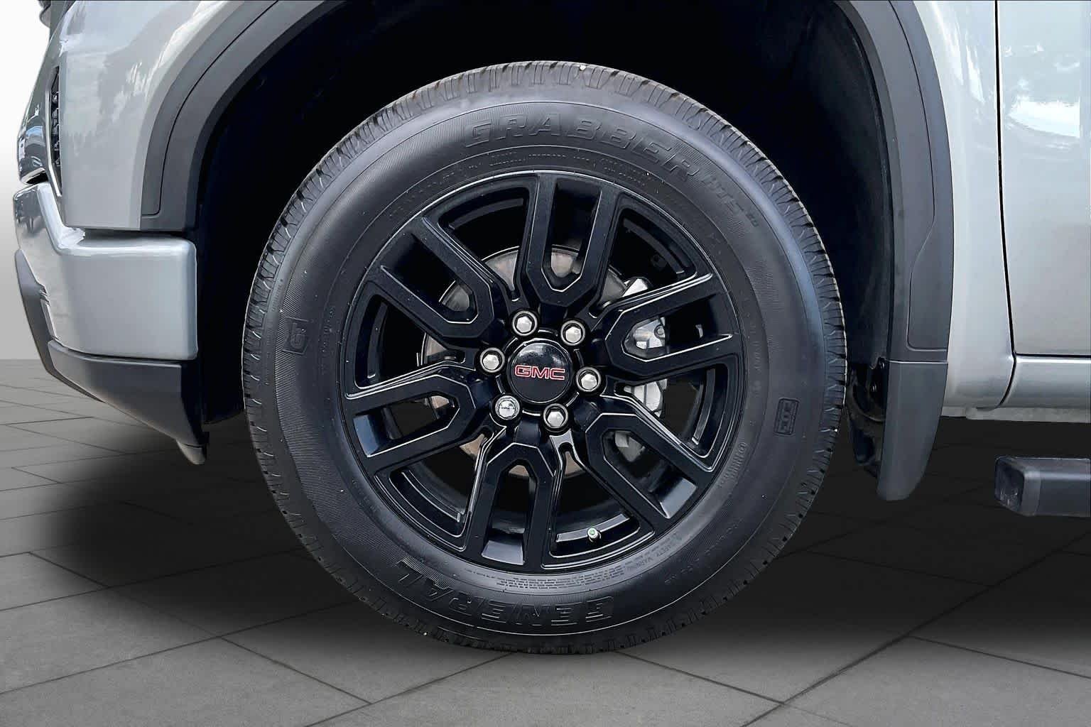 Used 2025 Sterling Metallic GMC Elevation image 11