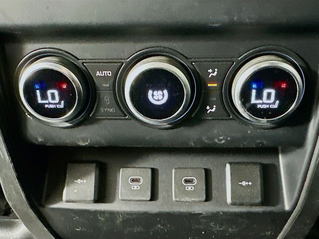Used 2022  Land Rover X-Dynamic HSE image 27