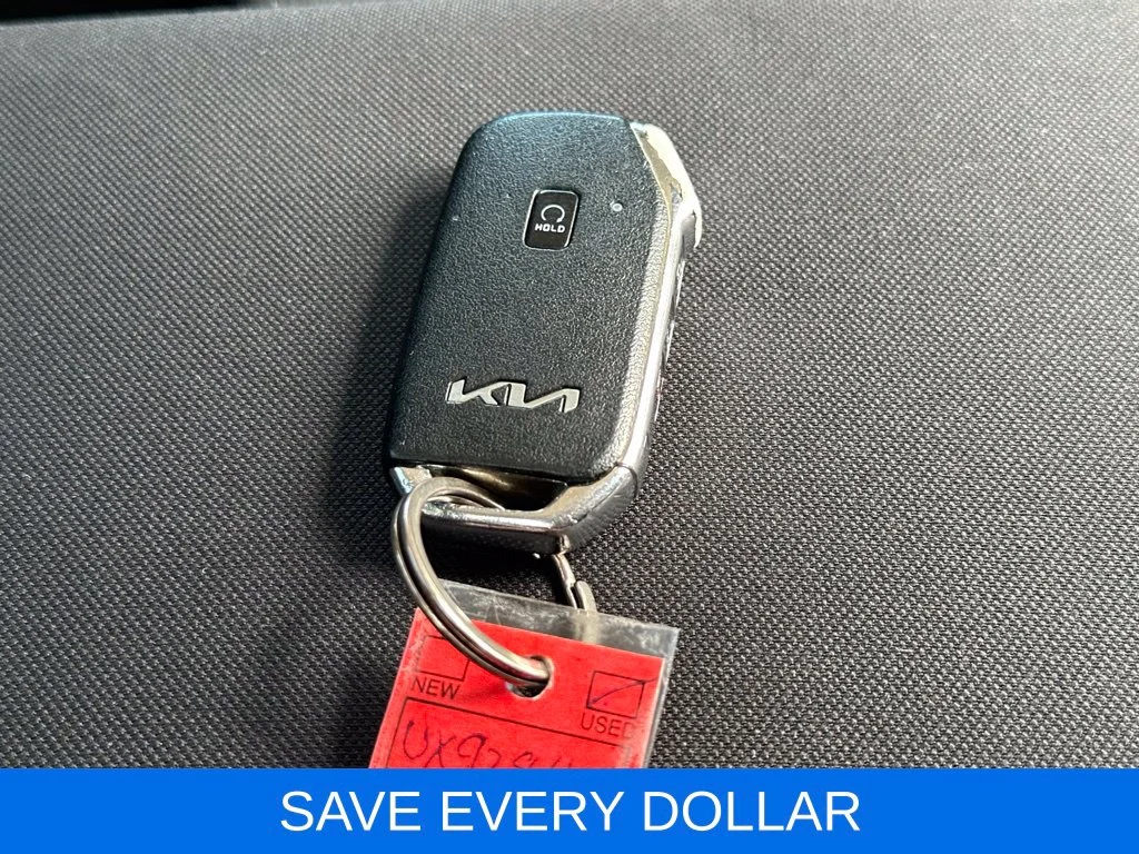 Used 2023 White Kia LXS image 21