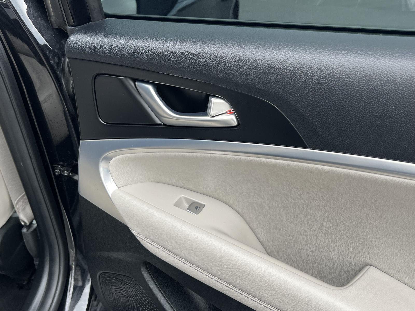 2023 GENESIS G70 Standard - Photo 28