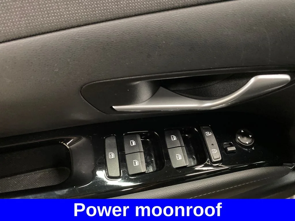 Used 2023 Silver Hyundai SEL Convenience image 10