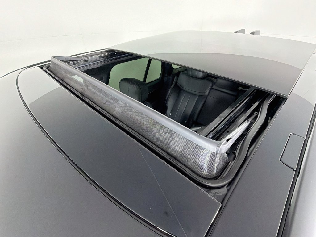 New 2027 Santorini Black Land Rover SE image 23
