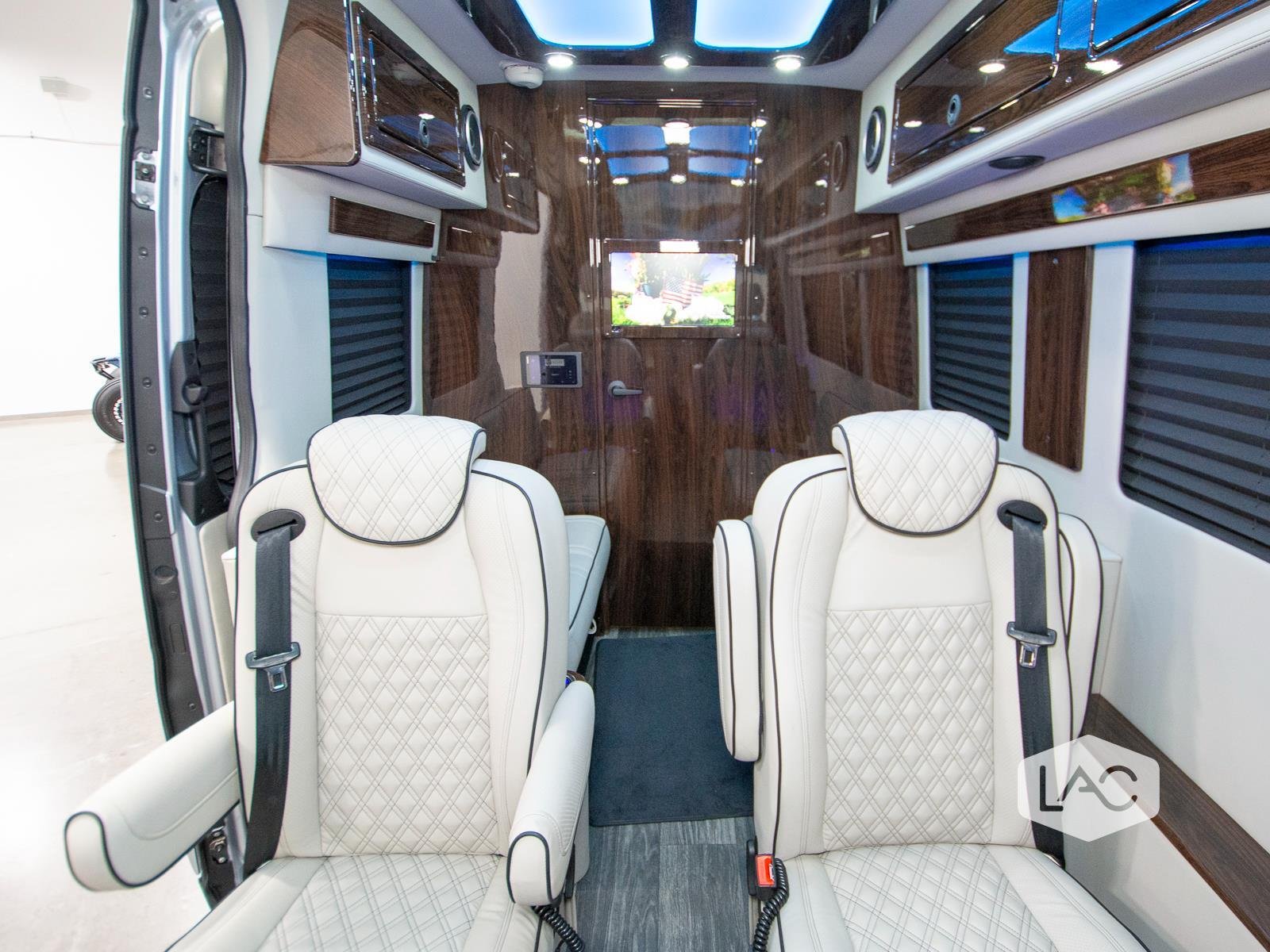Used 2026 Hightech Silver OGV LUXURY COACH 8OBA AWD w/ 1.1 ADV Pkg EXT WTY image 9