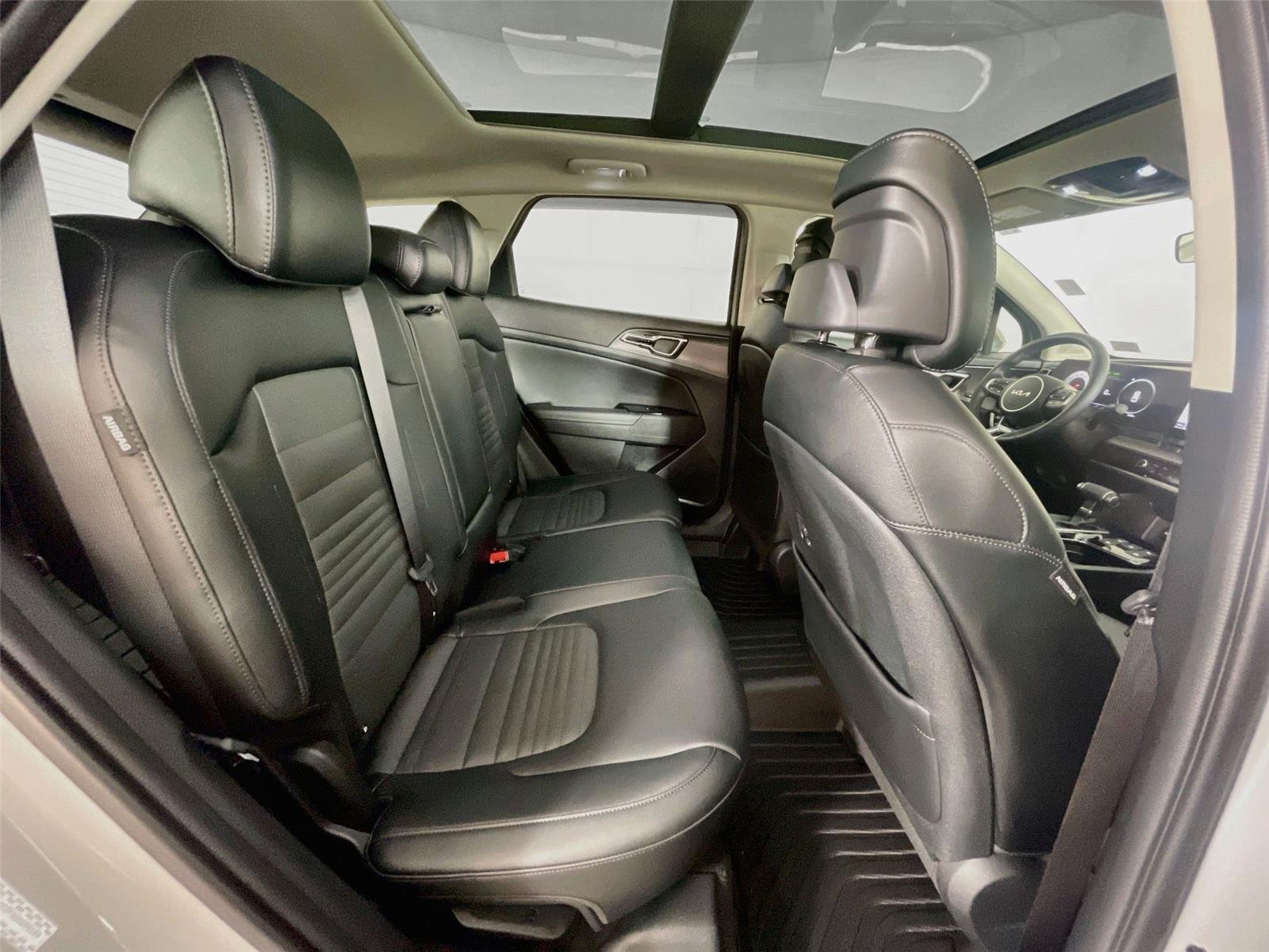 Used 2025 Wolf Gray Kia SX-Prestige image 31