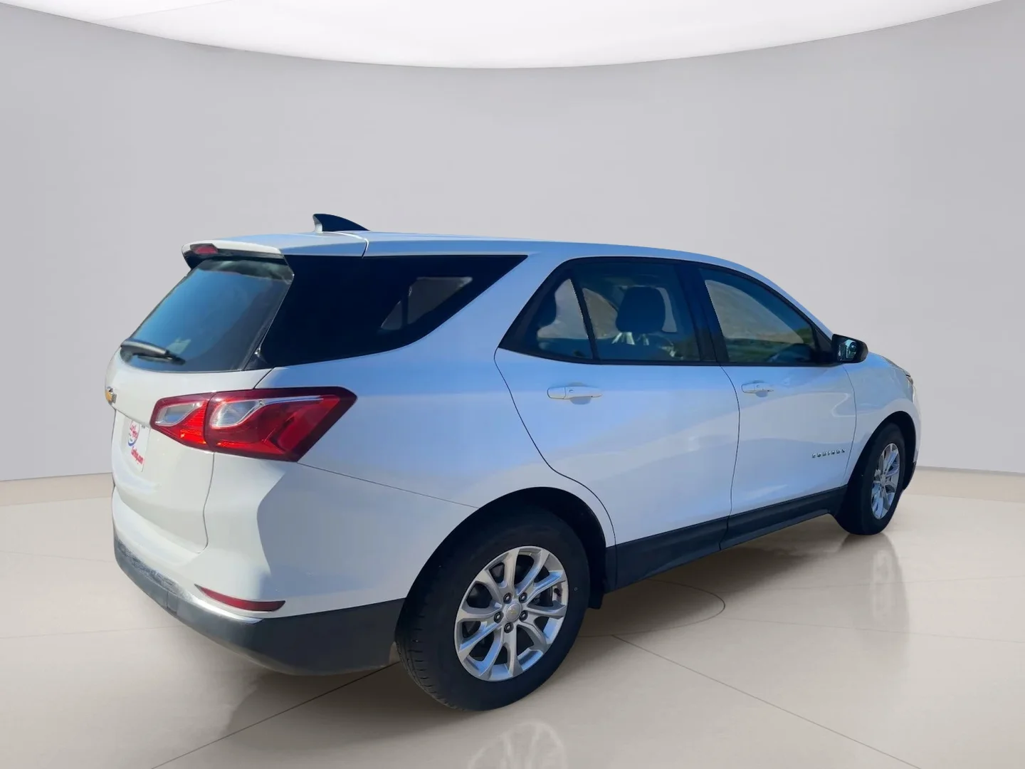 Used 2018 White Chevrolet LS image 5