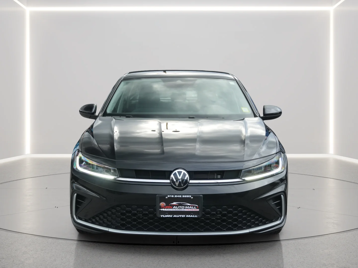 Used 2025 Deep Black Pearl Volkswagen SE image 8