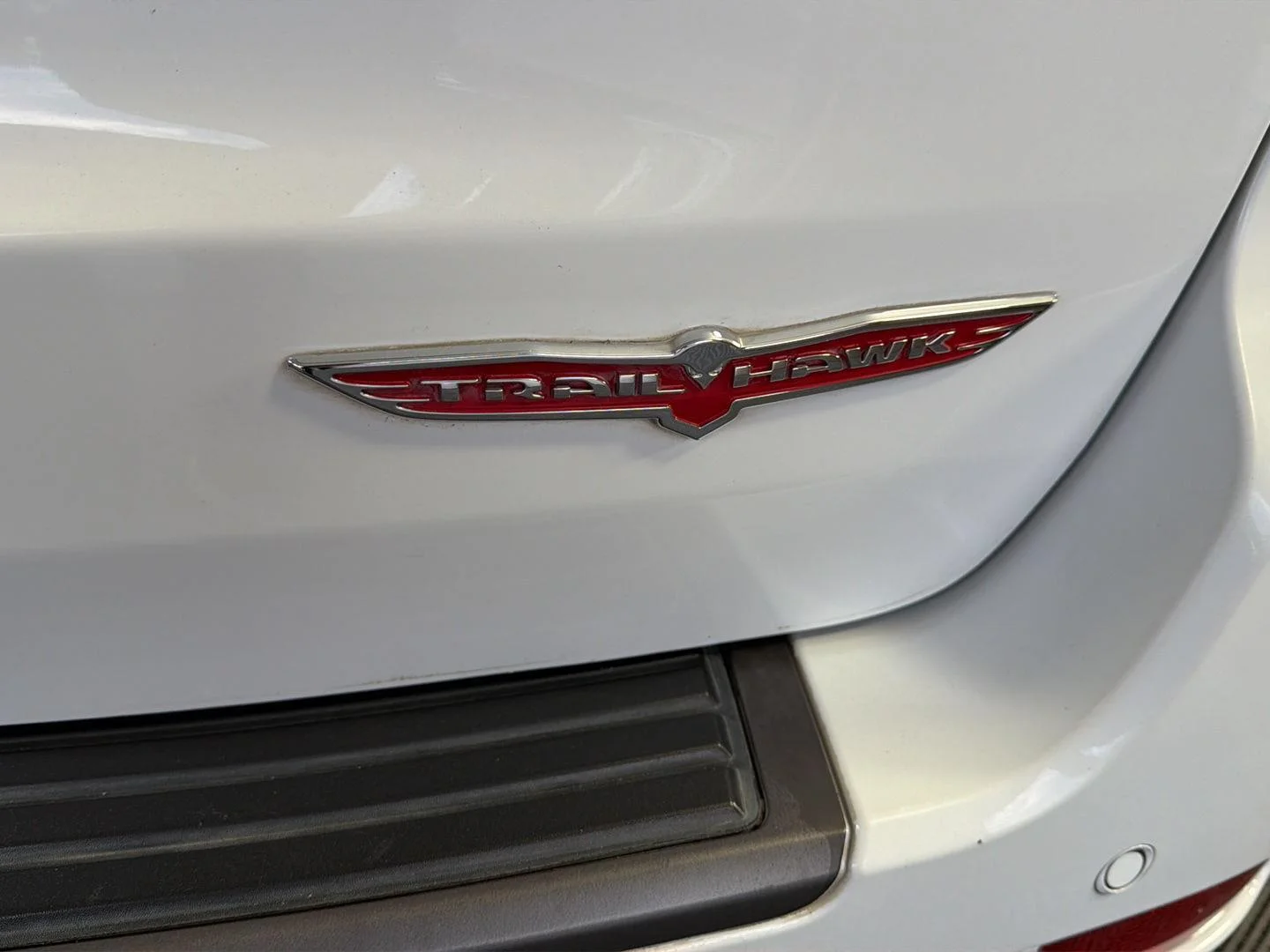 Used 2019 Bright White Clearcoat Jeep Trailhawk image 9