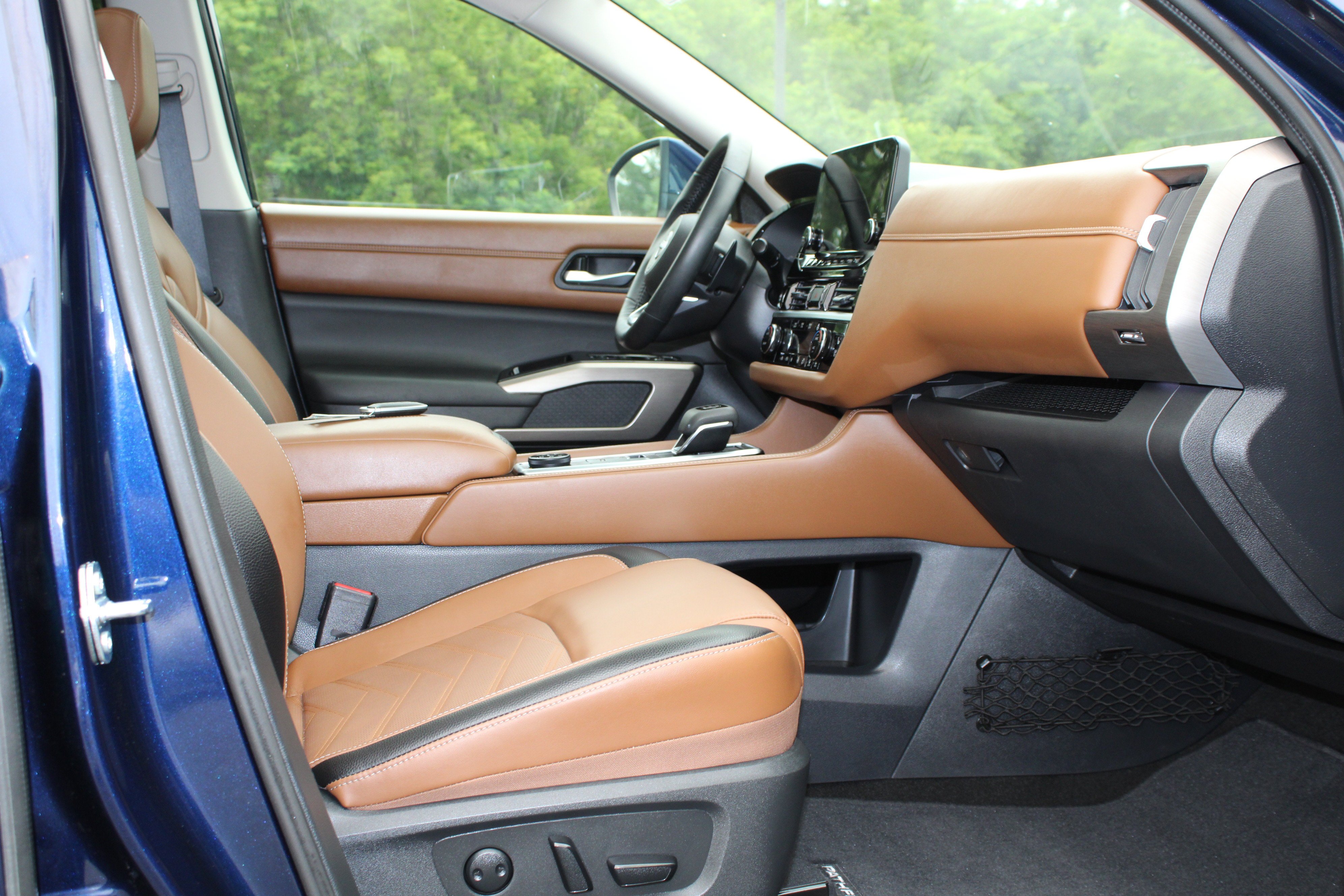 Used 2024 Deep Ocean Blue Pearl Nissan Platinum image 13