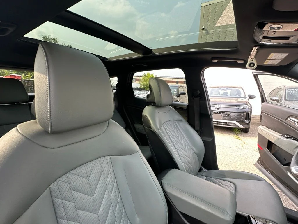 Used 2023 Black Kia X-Line image 38