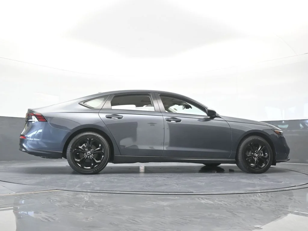 Used 2025 Gray Honda SE image 60