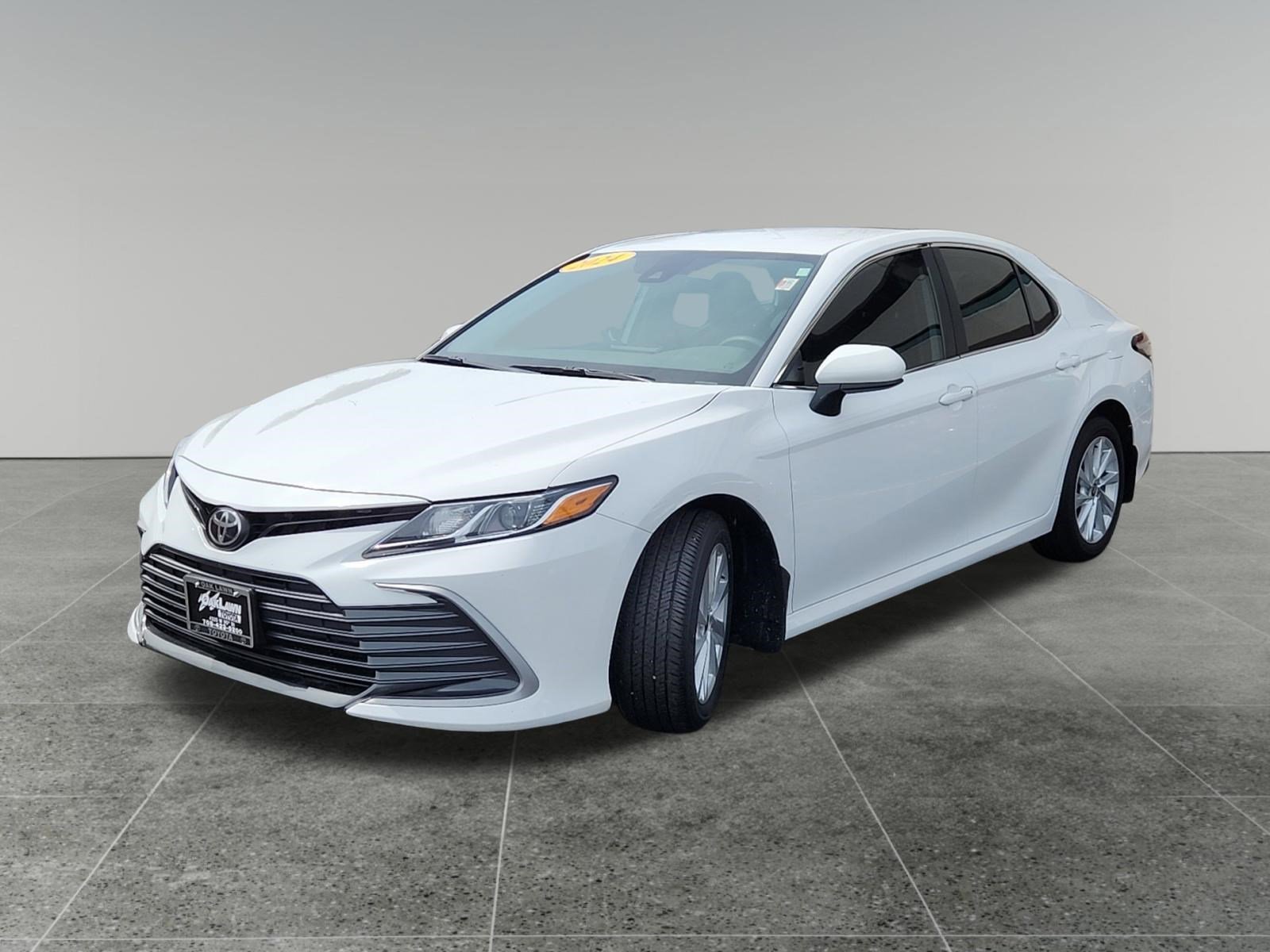 2024 Toyota Camry LE - Photo 3