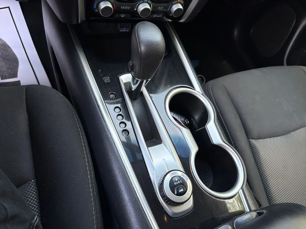 Used 2020 Gray Nissan S image 23