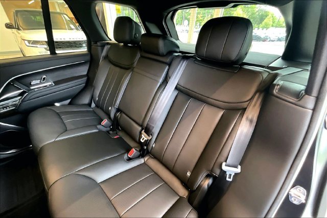New 2027 Obsidian Black Satin Land Rover SE image 17