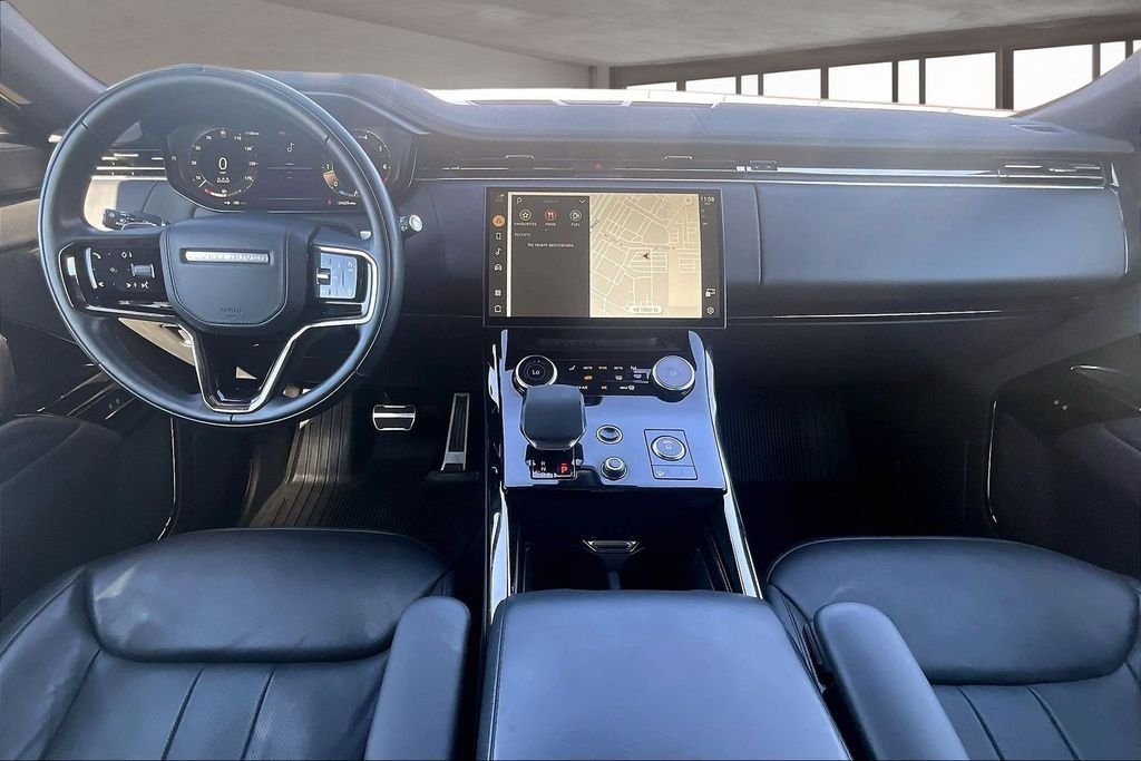 Used 2023 White Land Rover SE Dynamic image 15