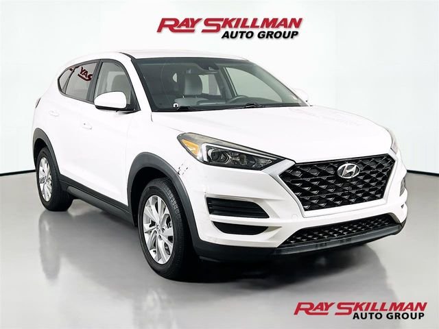 Used 2020 White Hyundai SE image 1