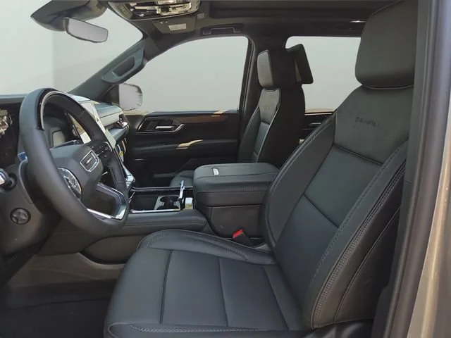 2026 GMC Yukon Denali - Photo 24