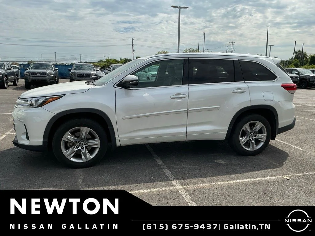 Used 2017 Blizzard Pearl Toyota Limited image 4