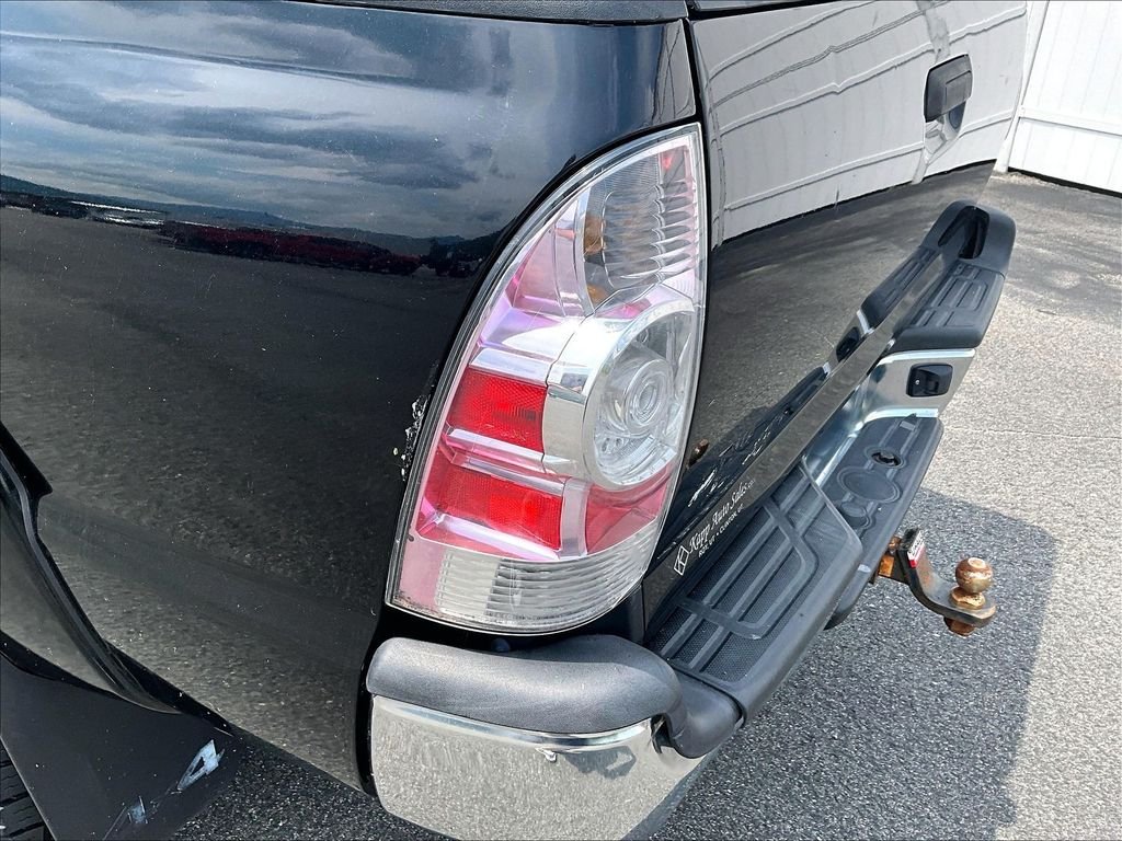 Used 2013 Black Toyota Base image 31