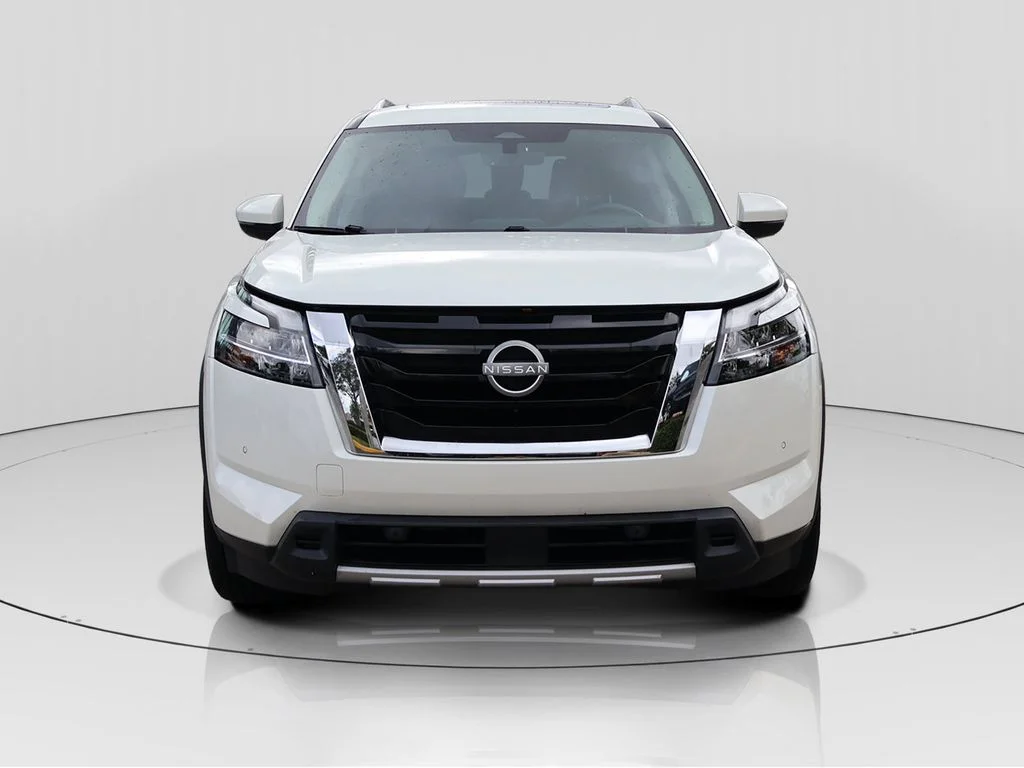 Used 2024 White Nissan Platinum image 2