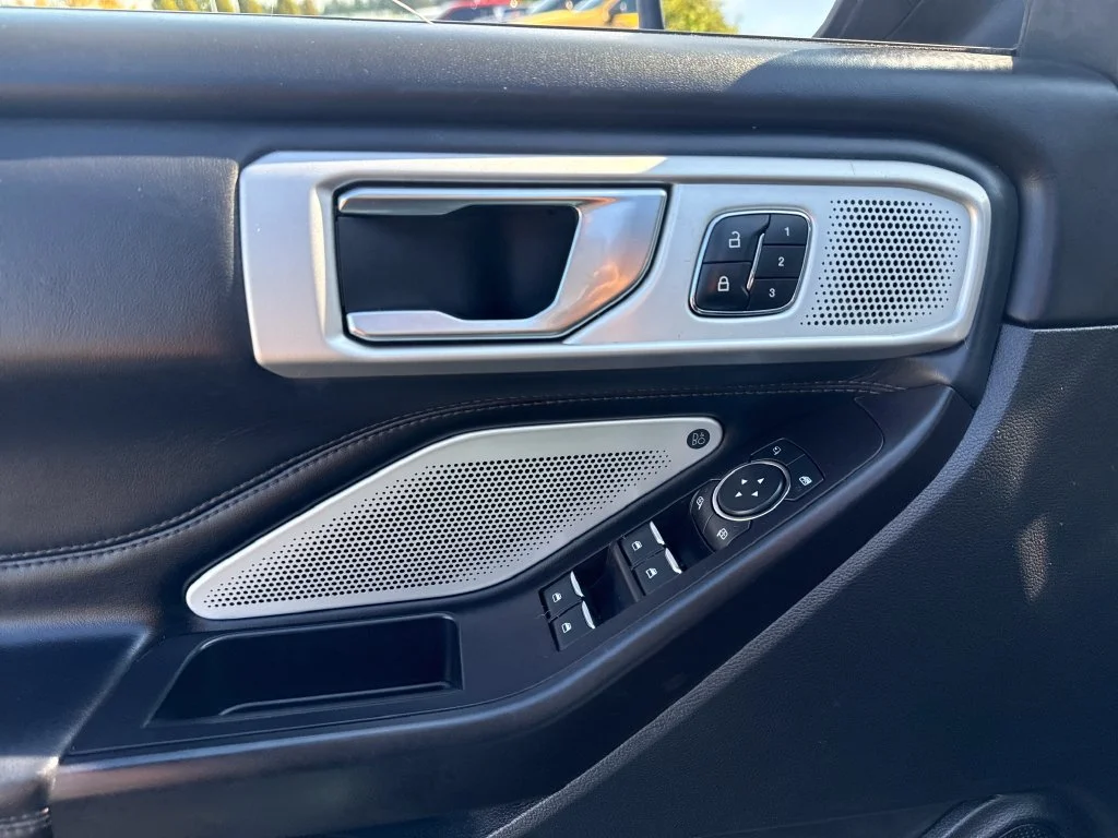 Used 2020 Black Ford Platinum image 18